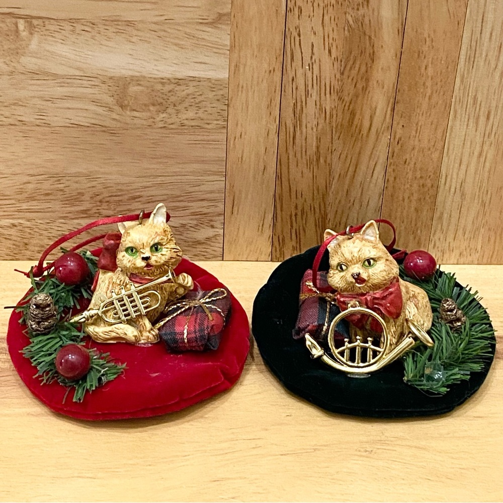 2 Vintage Cats Laying on Round Felt Mat Christmas Ornaments